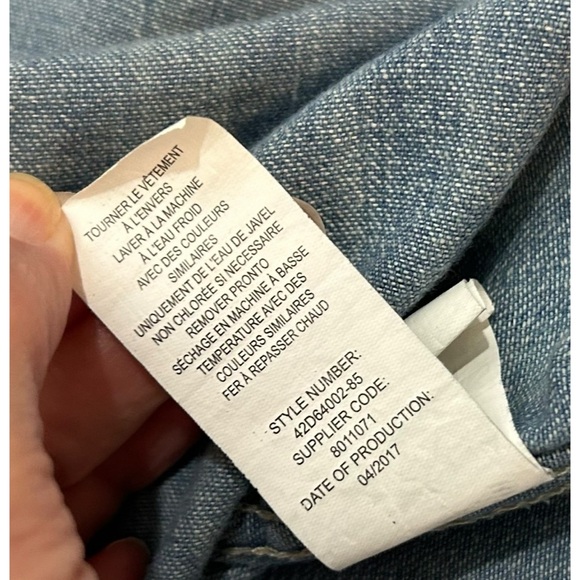 Lucky Brand Women’s Blue Chambray Distressed Button Down Shirt, Size Medium - Picture 13 of 15